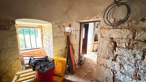 P  R  E  Z  Z  O    R  I  B  A  S  S  A  T  O  -  Corpo di 4 Trulli con 2 depositi